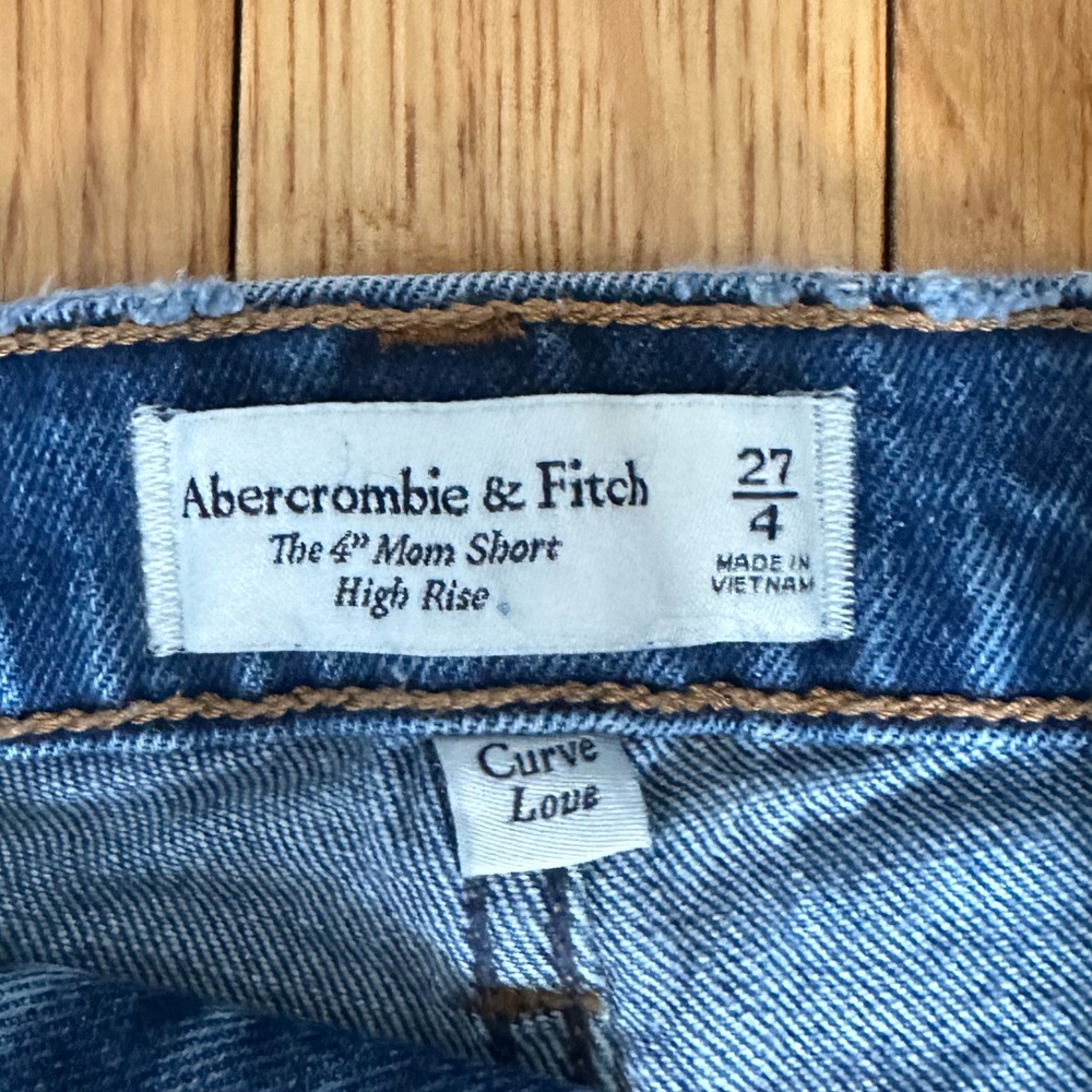Abercrombie & Fitch 4” high rise mom short Denim Shorts